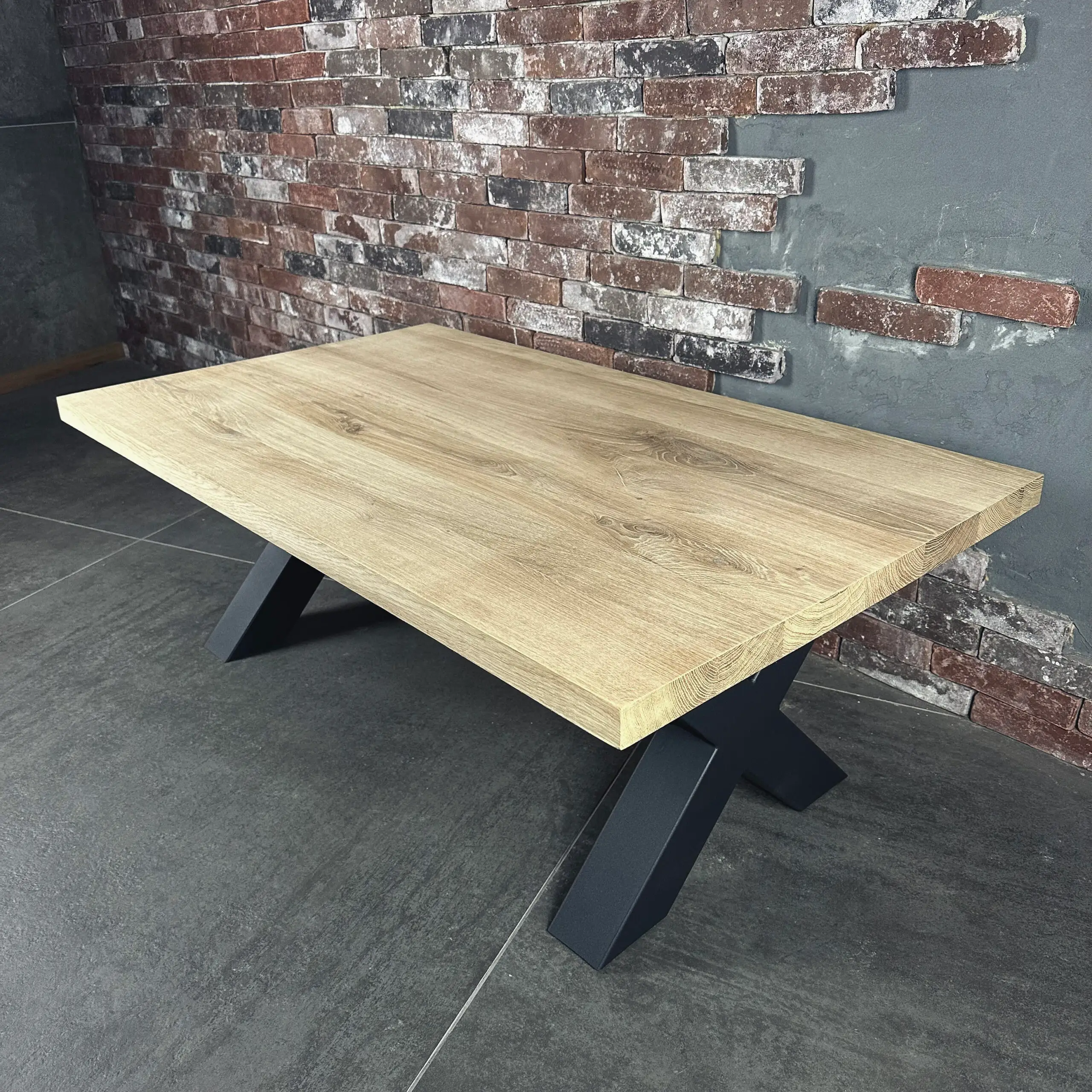 Eikenhouten salontafel met stalen X poten
