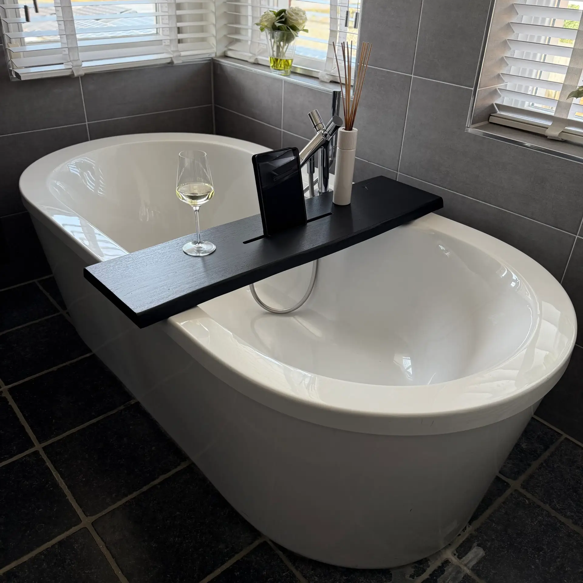 Badplank eikenhout boomstam mat zwarte lak